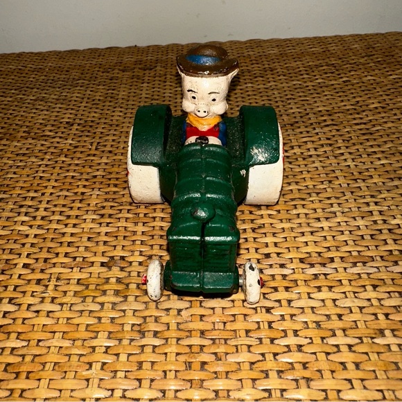 Vintage Looney Tunes Porky Pig Green Tractor 3” Tall Cast Iron Country Figurine - Picture 5 of 12